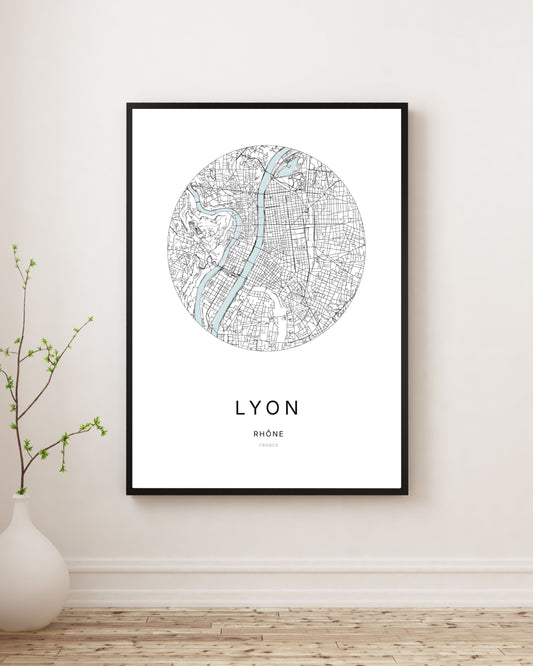 Affiche plan de ville minimaliste de Lyon encadrée en noir.