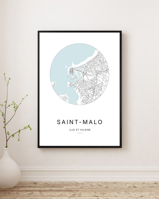 Affiche plan de ville minimaliste de Saint-Malo encadrée en noir.