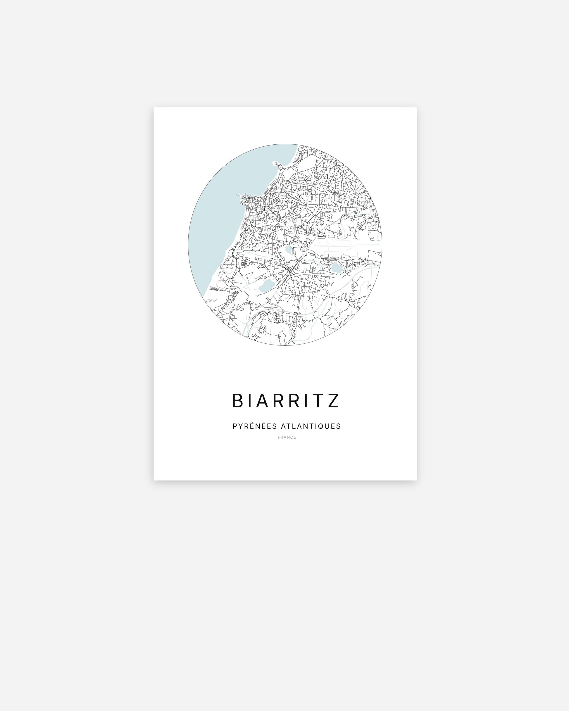 Affiche minimaliste de Biarritz représentant le plan de la ville en design épuré.