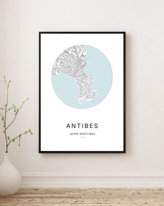 Affiche plan de ville minimaliste d’Antibes encadrée en noir