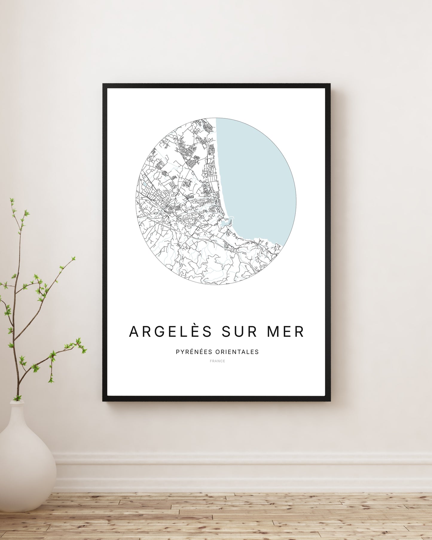 Affiche plan de ville minimaliste d’Argelès-sur-Mer encadrée en noir.