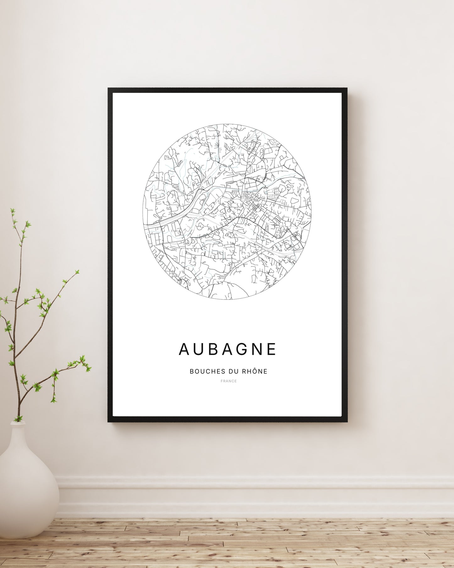 Affiche plan de ville minimaliste d’Aubagne encadrée en noir.
