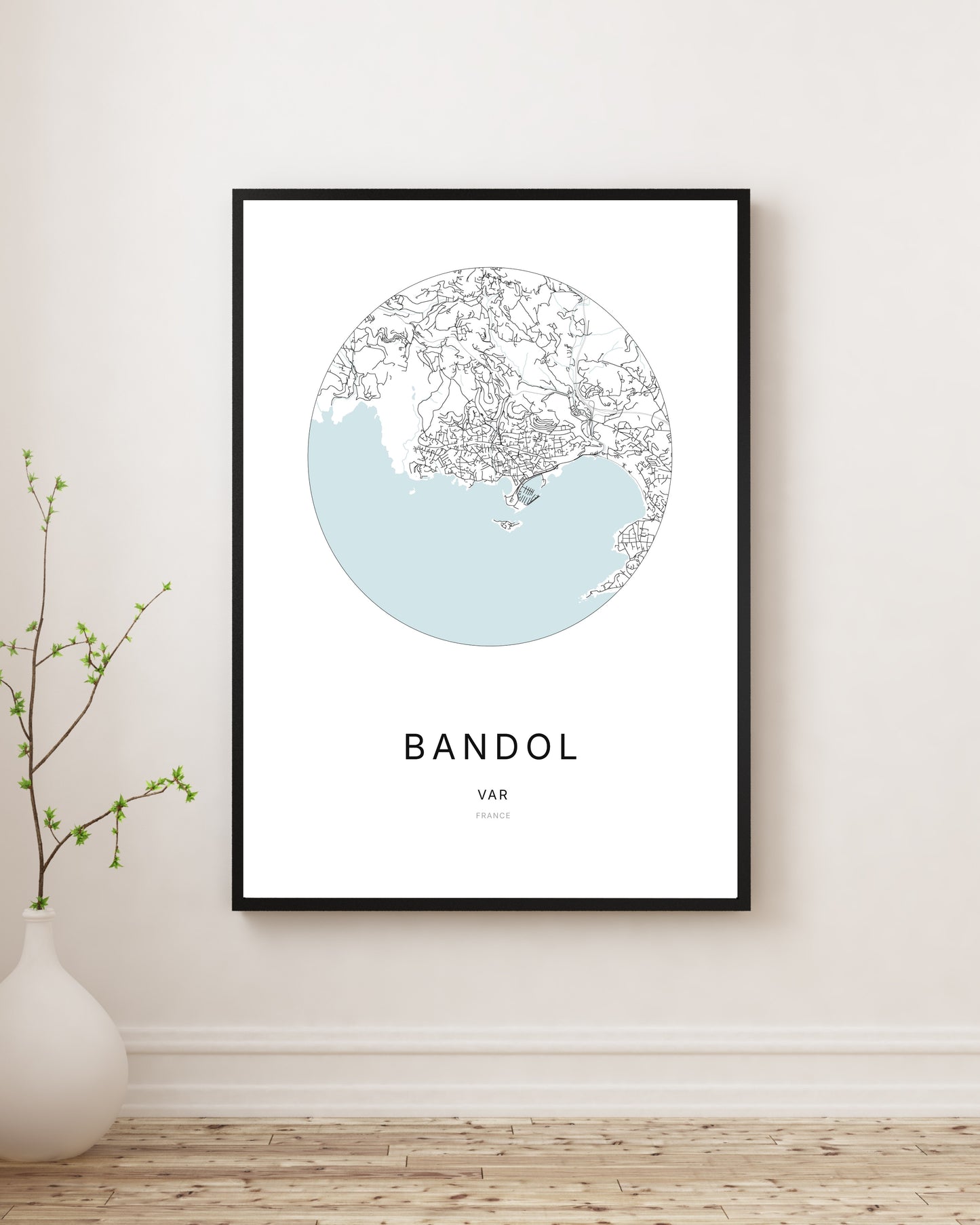 Affiche plan de ville minimaliste de Bandol encadrée en noir.