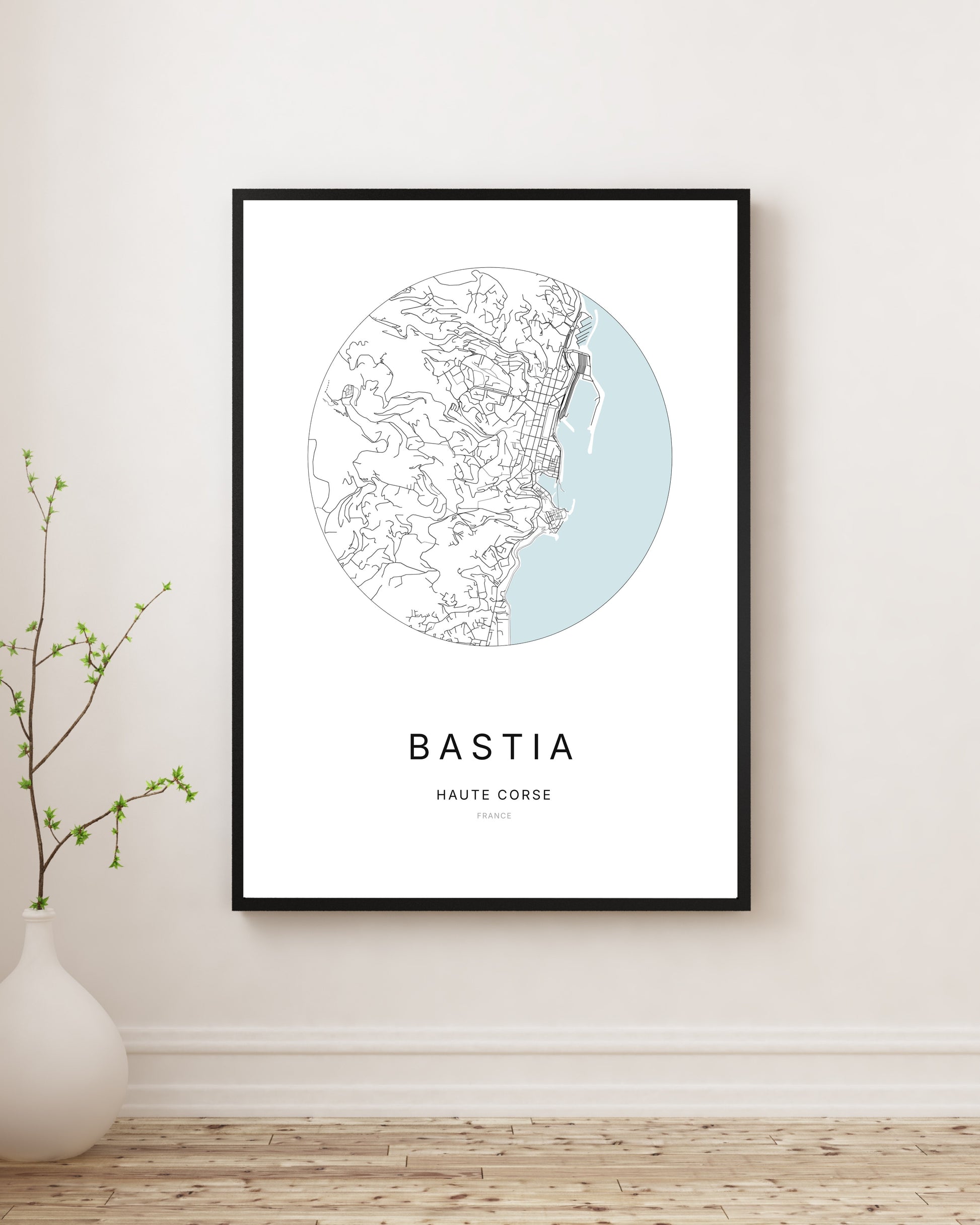 Affiche plan de ville minimaliste de Bastia encadrée en noir.
