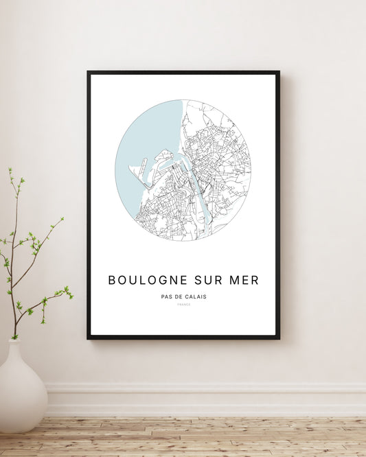 Affiche plan de ville minimaliste de Boulogne-sur-Mer encadrée en noir.
