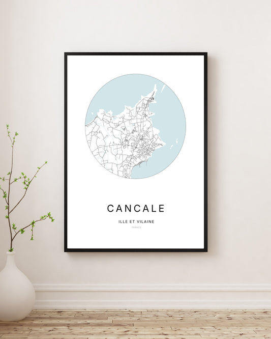 Affiche plan de ville minimaliste de Cancale encadrée en noir.