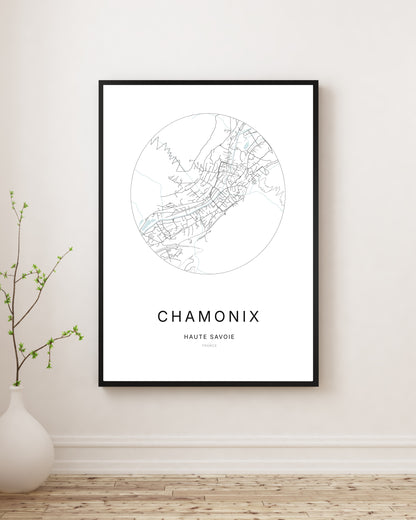 Affiche plan de ville minimaliste de Chamonix encadrée en noir.