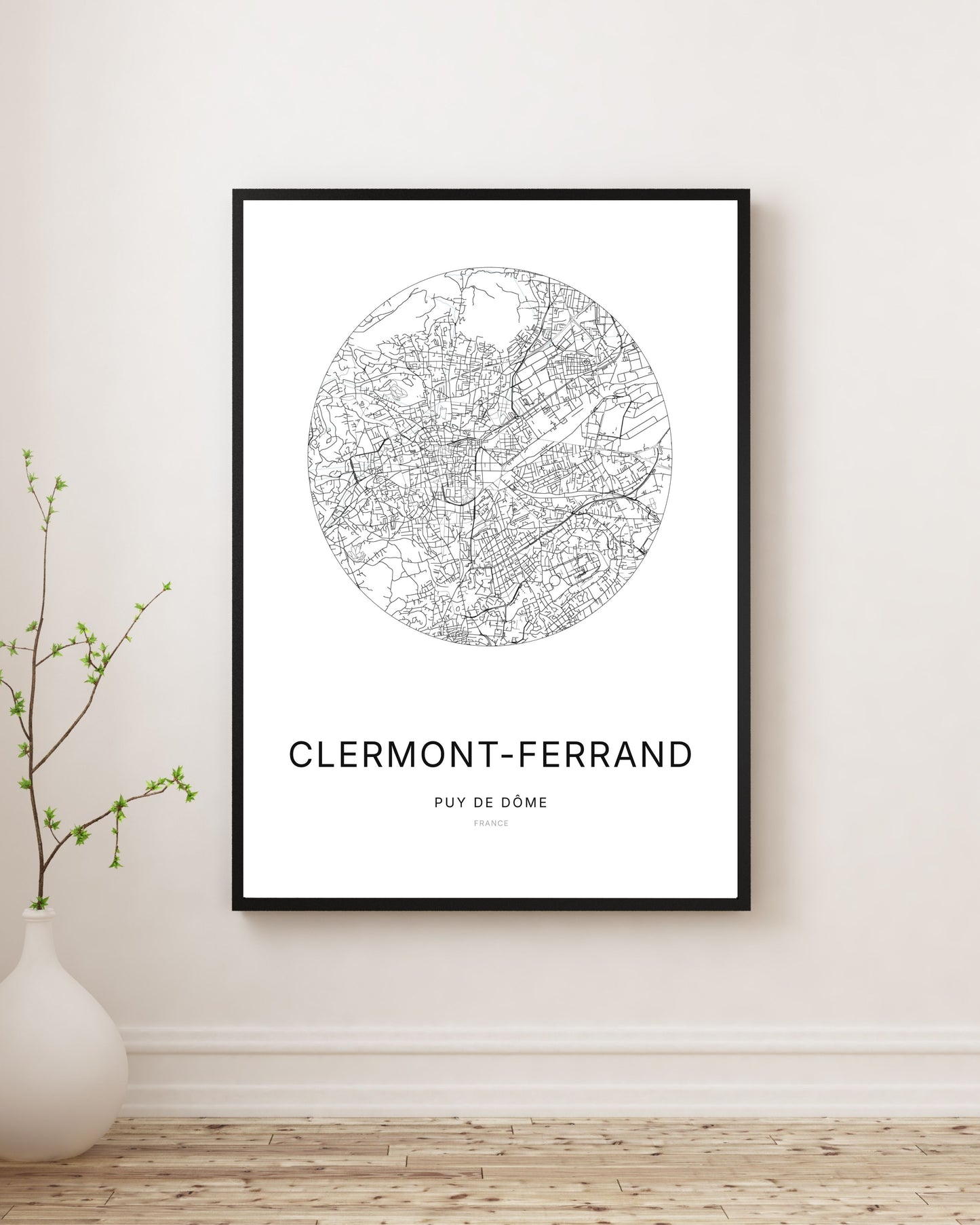Affiche plan de ville minimaliste de Clermont-Ferrand encadrée en noir.
