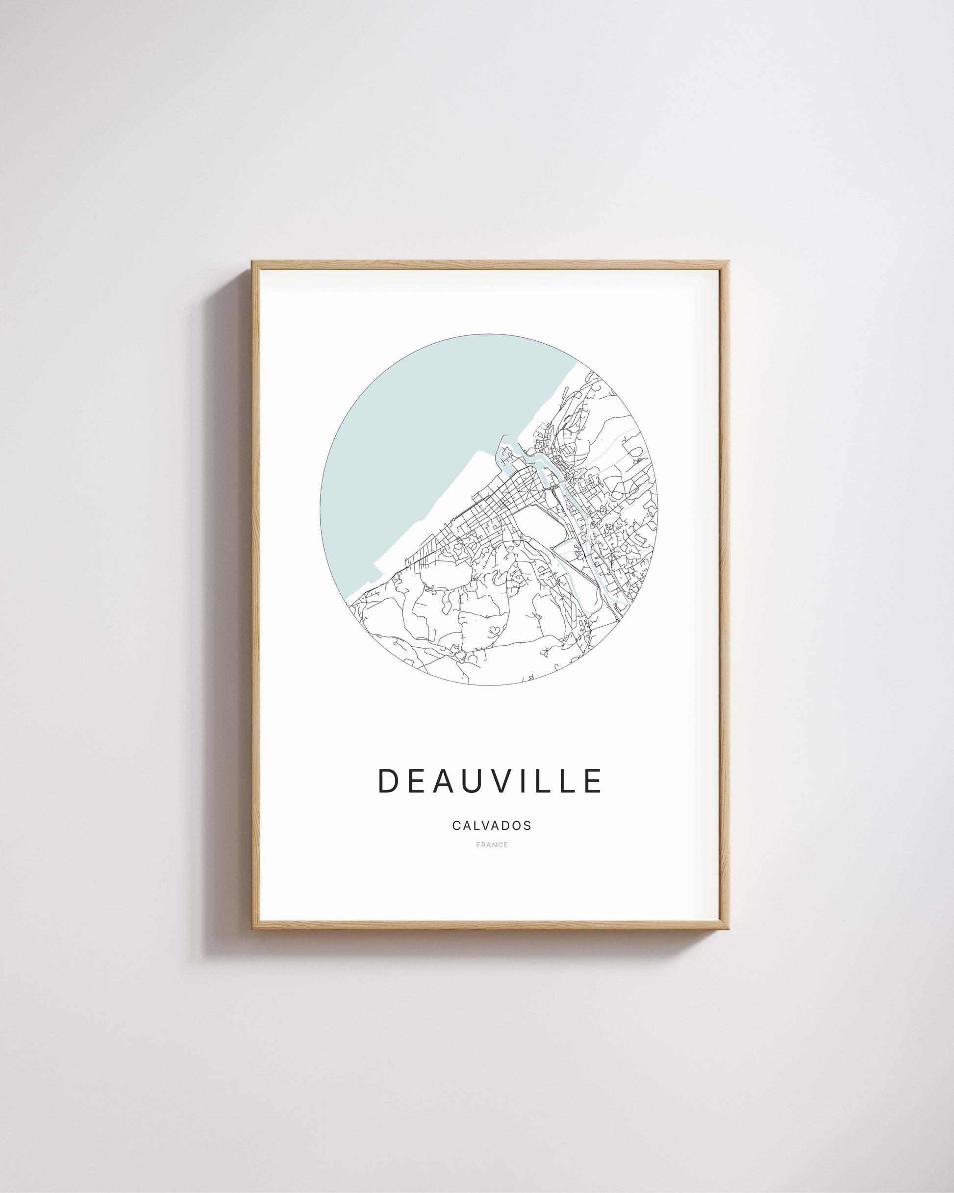 Affiche minimaliste de Deauville – carte et plan de la ville, poster décoratif City Origin.