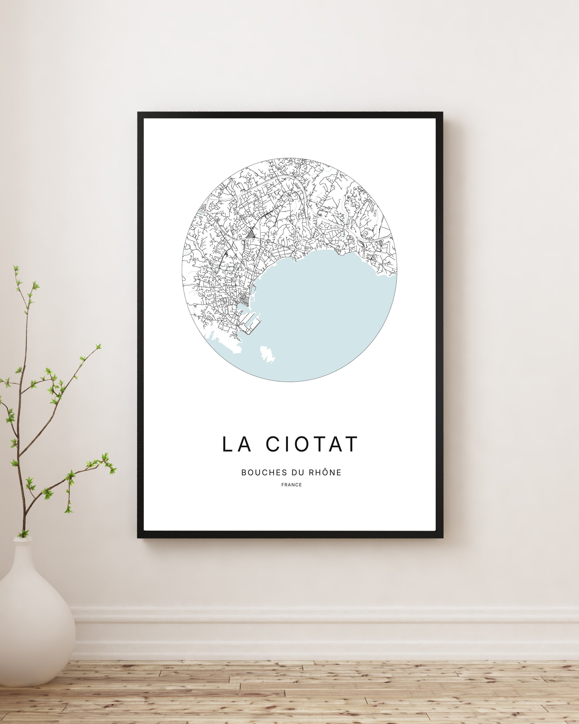 Affiche plan de ville minimaliste de La Ciotat encadrée en noir.