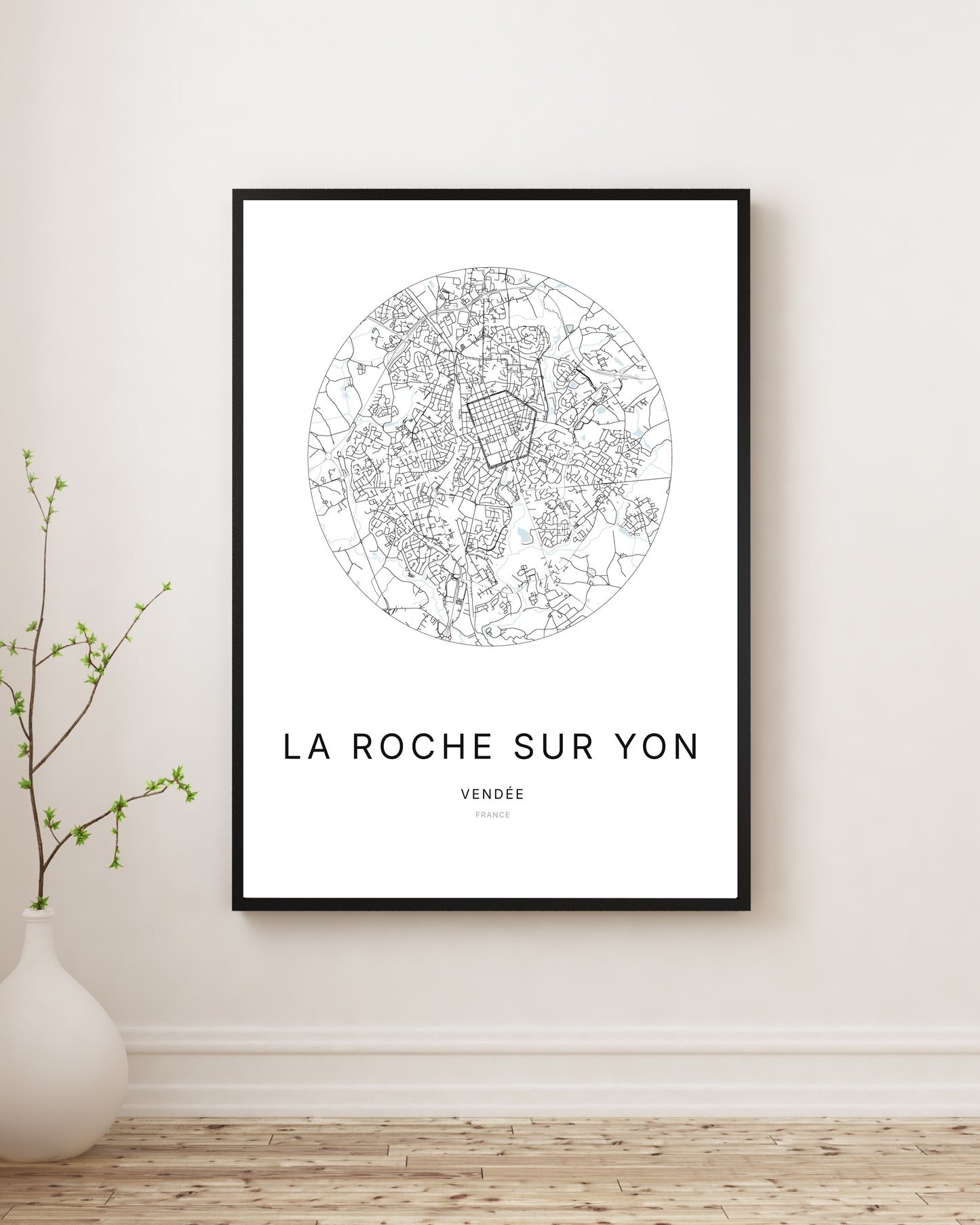 Affiche plan de ville minimaliste de La Roche-sur-Yon encadrée en noir.