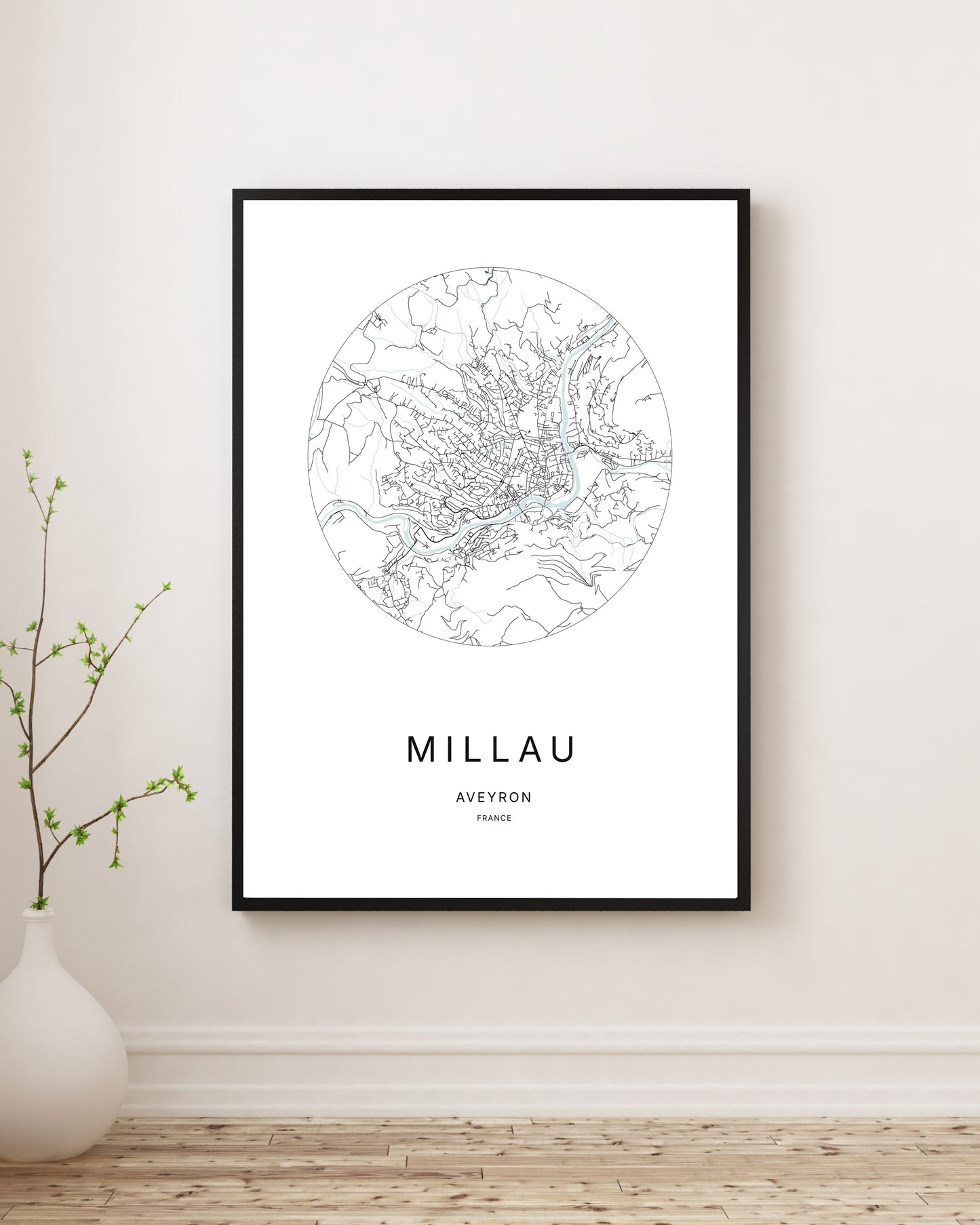 Affiche plan de ville minimaliste de Millau encadrée en noir.