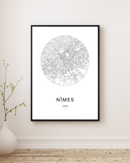Affiche plan de ville minimaliste de Nîmes encadrée en noir