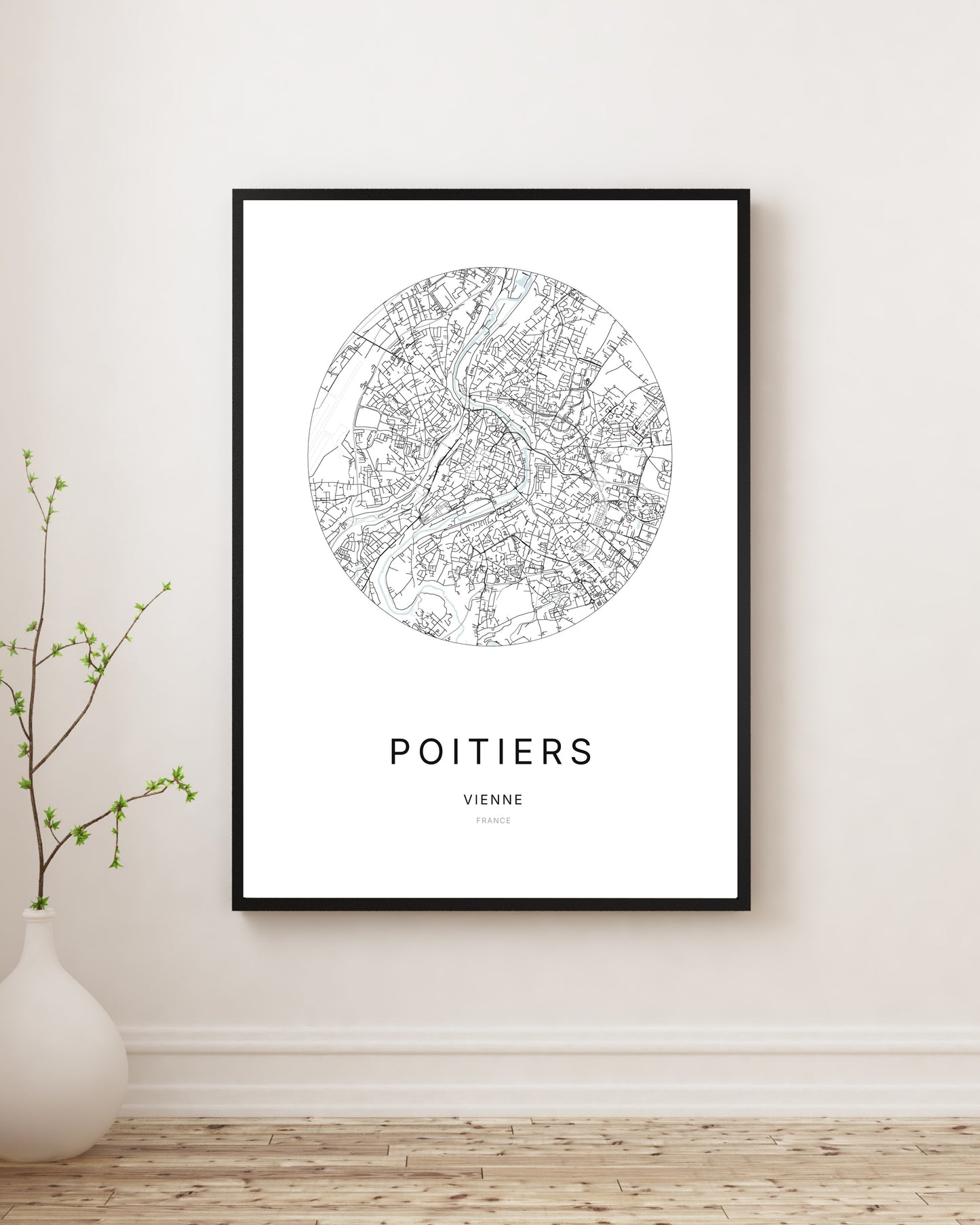 Affiche plan de ville minimaliste de Poitiers encadrée en noir.