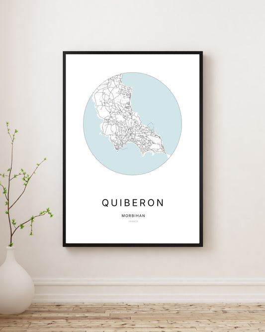 Affiche plan de ville minimaliste de Quiberon encadrée en noir.