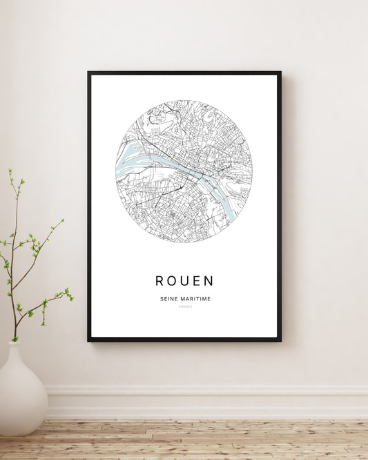 Affiche plan de ville minimaliste de Rouen encadrée en noir.