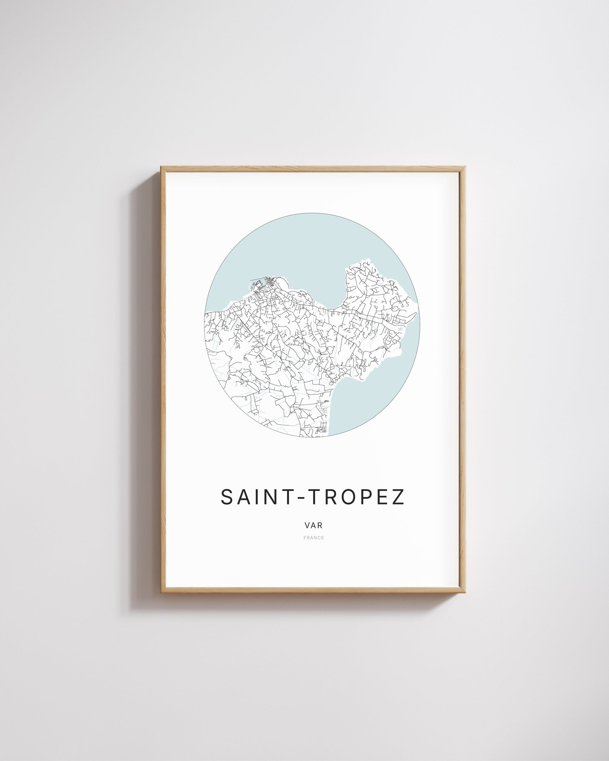 Affiche minimaliste de Saint-Tropez – carte et plan de la ville, poster décoratif City Origin.