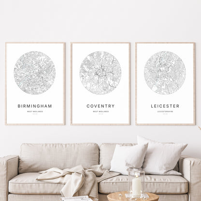 Trio d’affiches de Birmingham, Coventry et Leicester dans un salon.