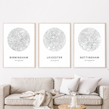 Trio d’affiches de Birmingham, Leicester et Nottingham dans un salon.