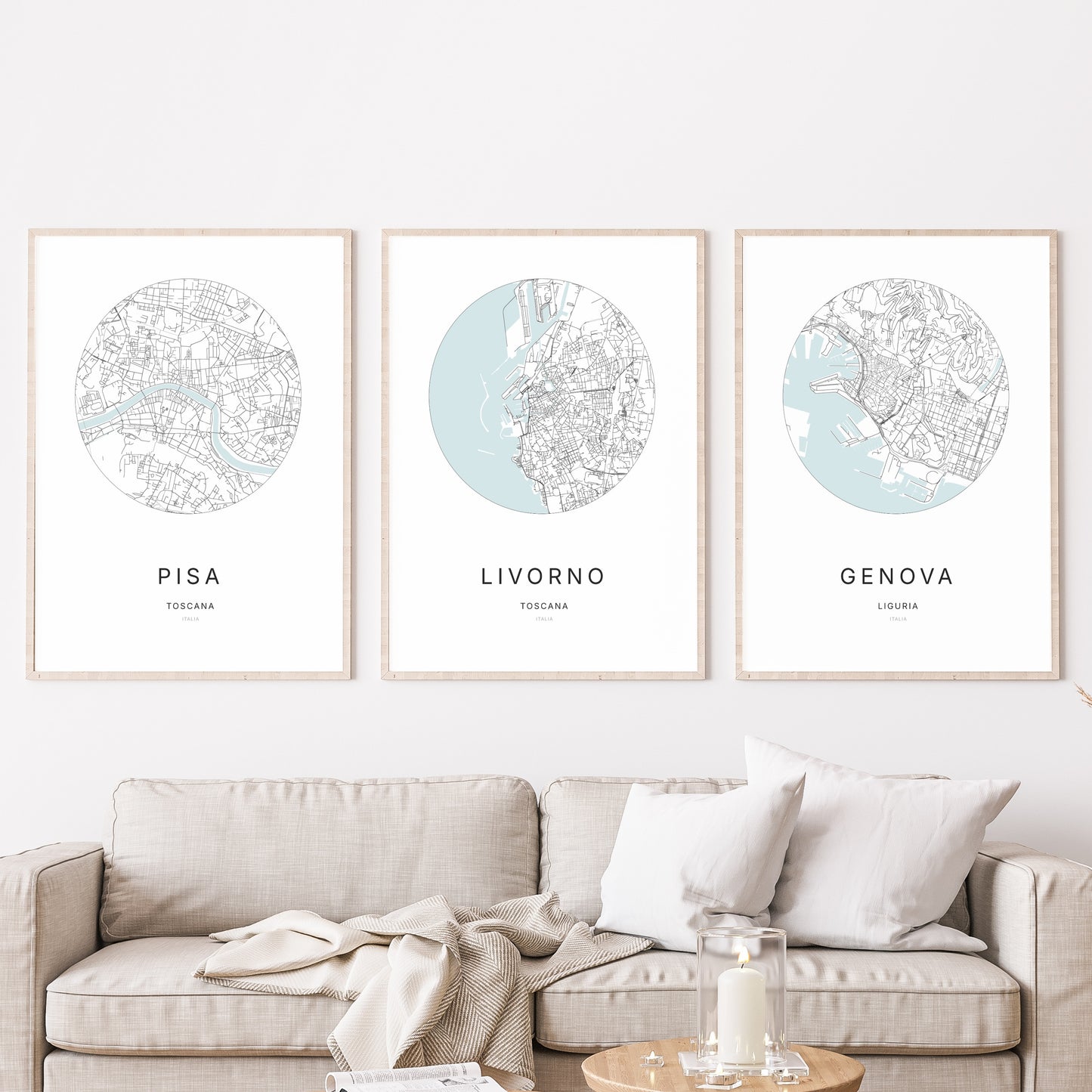 Trio di poster di Livorno, Pisa e Genova in un soggiorno.