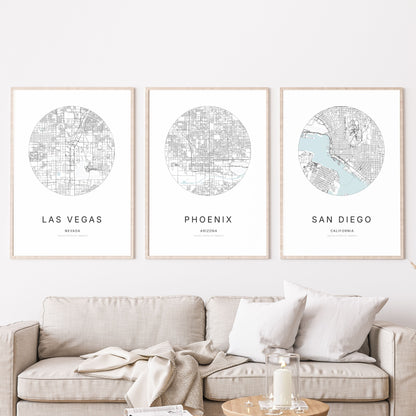 Trio d’affiches de Las Vegas, Phoenix et San Diego dans un salon.