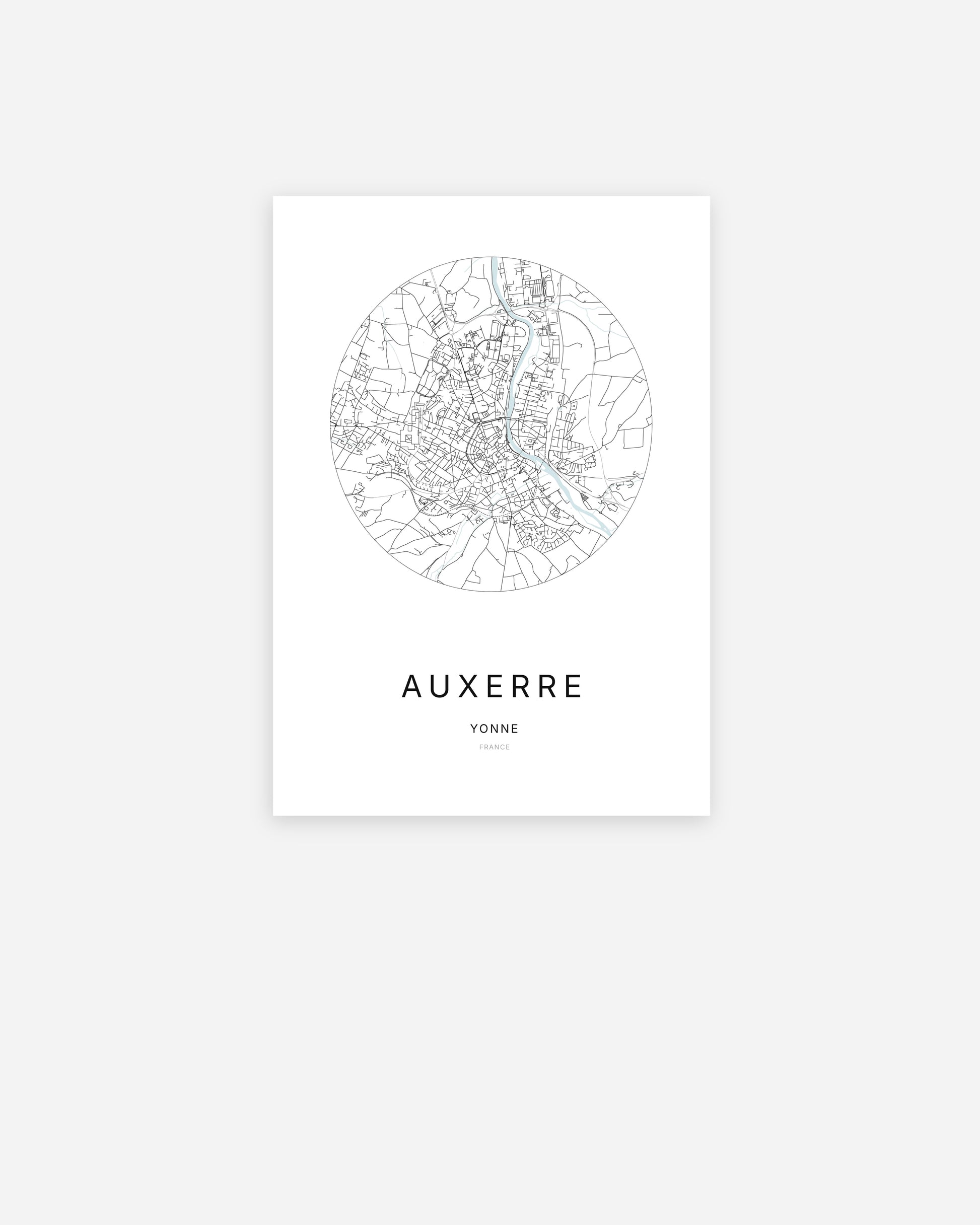 Affiche minimaliste de Auxerre représentant le plan de la ville en design épuré.