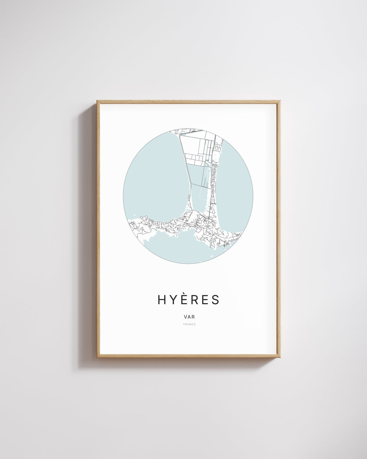 Poster représentant le plan de la ville de Hyères.