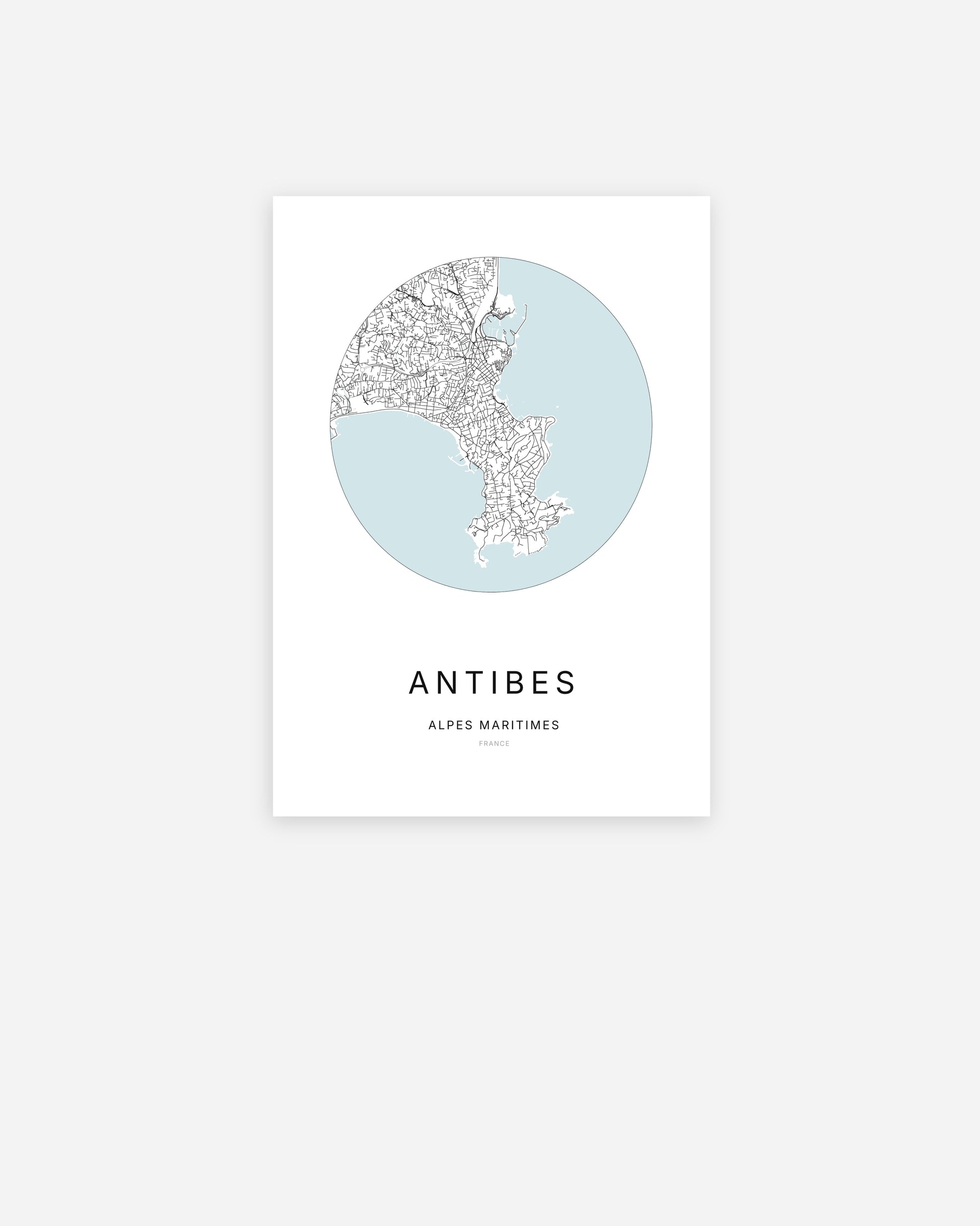 Affiche minimaliste d’Antibes représentant le plan de la ville en design épuré