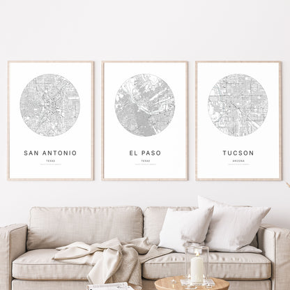 Trio d’affiches de San Antonio, El Paso et Tucson dans un salon.