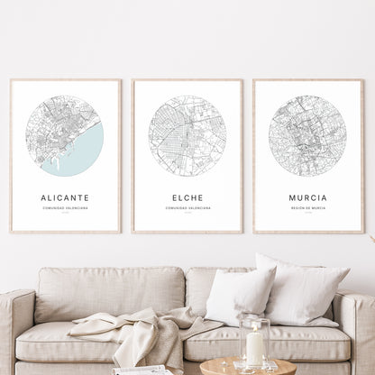 Trio d'affiches de Elche, Alicante et Murcia dans un salon.
