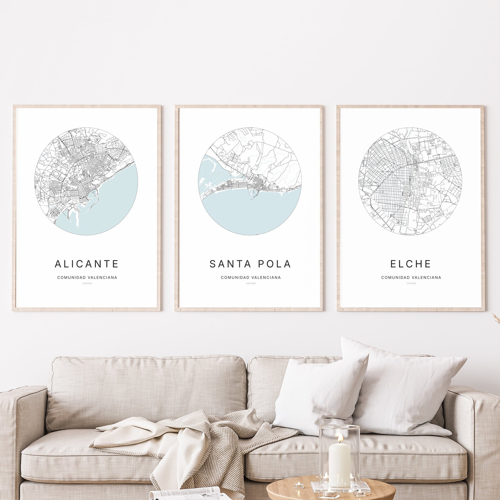Trio d’affiches de Santa Pola, Alicante et Elche dans un salon