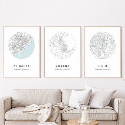 Trio d’affiches de Villena, Alicante et Elche dans un salon.