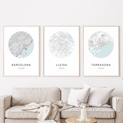 Trio d'affiches de Lleida, Barcelona et Tarragona dans un salon.