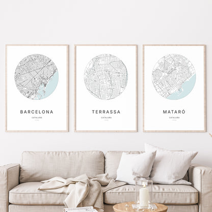 Trio d'affiches de Terrassa, Barcelona et Mataró dans un salon.