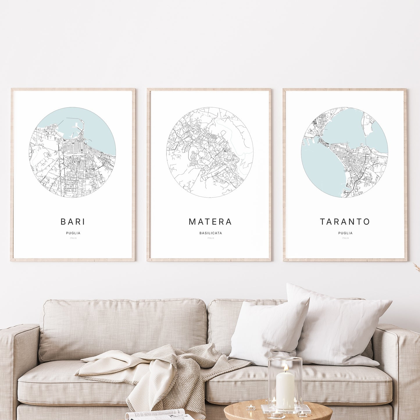 Trio d'affiches de Matera, Bari et Taranto dans un salon.