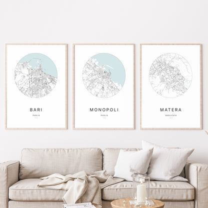 Trio d'affiches de Monopoli, Bari et Matera dans un salon.