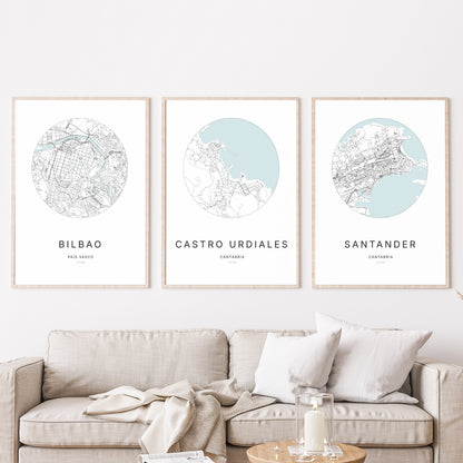 Trio d'affiches de Castro Urdiales, Bilbao et Santander dans un salon.