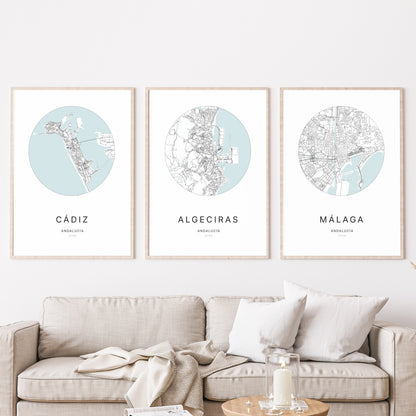 Trio d'affiches d'Algeciras, Cádiz et Málaga dans un salon.