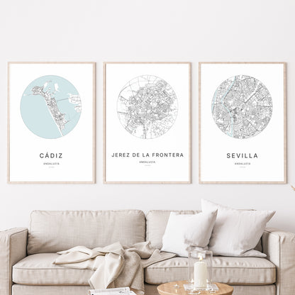 Trio d'affiches de Jerez de la Frontera, Cádiz et Sevilla dans un salon.