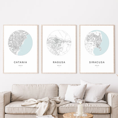 Trio d'affiches de Ragusa, Catania et Siracusa dans un salon.