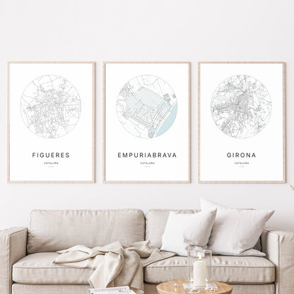 Trio d'affiches d'Empuriabrava, Figueres et Girona dans un salon.