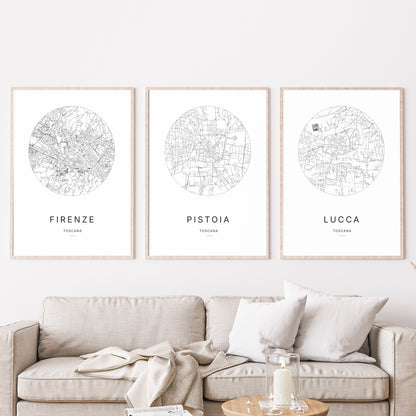 Trio d'affiches de Pistoia, Firenze et Lucca dans un salon.