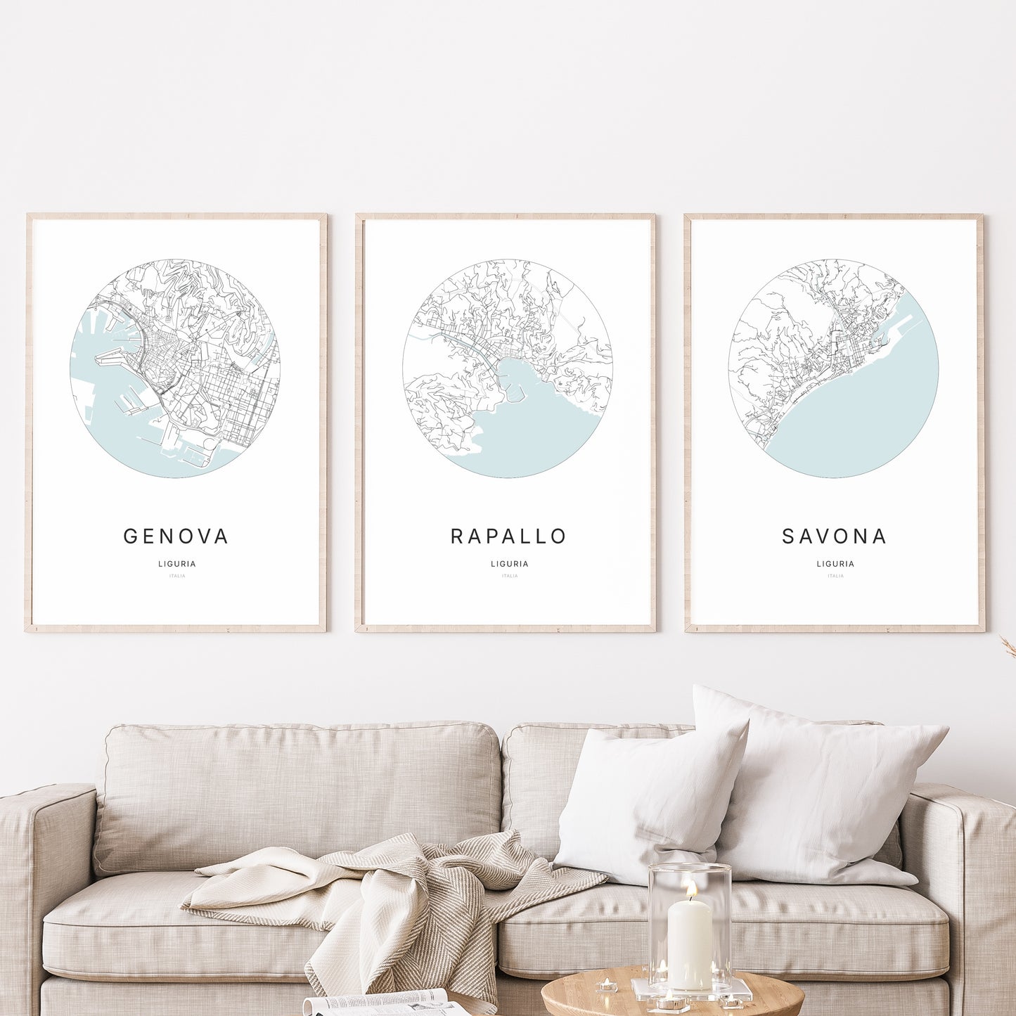 Trio d'affiches de Rapallo, Genova et Savona dans un salon.