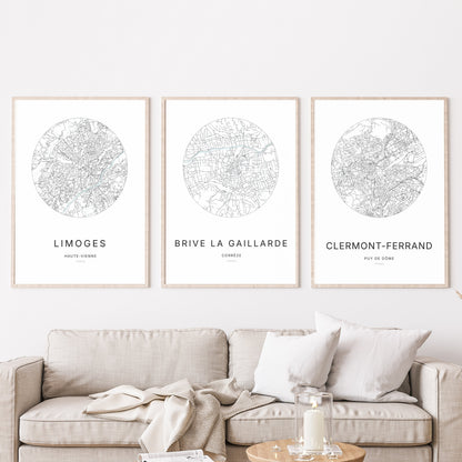 Trio d'affiches de Brive-la-Gaillarde, Limoges et Clermont-Ferrand dans un salon.