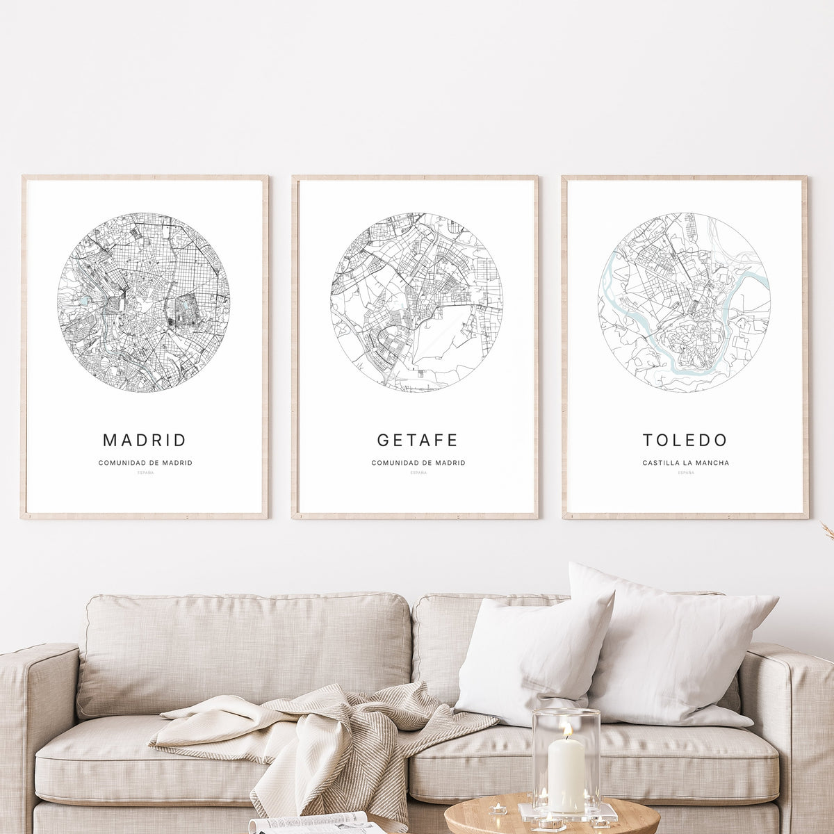 Trio d’affiches de Getafe, Madrid et Toledo dans un salon.