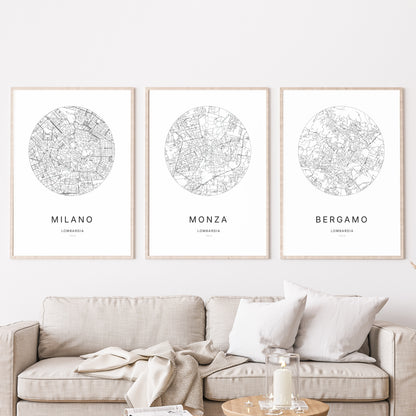 Trio d'affiches de Monza, Milano et Bergamo dans un salon.