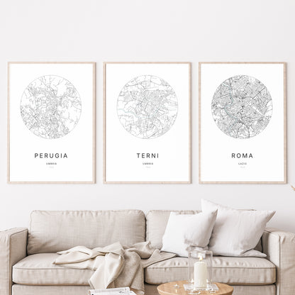 Trio d'affiches de Terni, Perugia et Roma dans un salon.