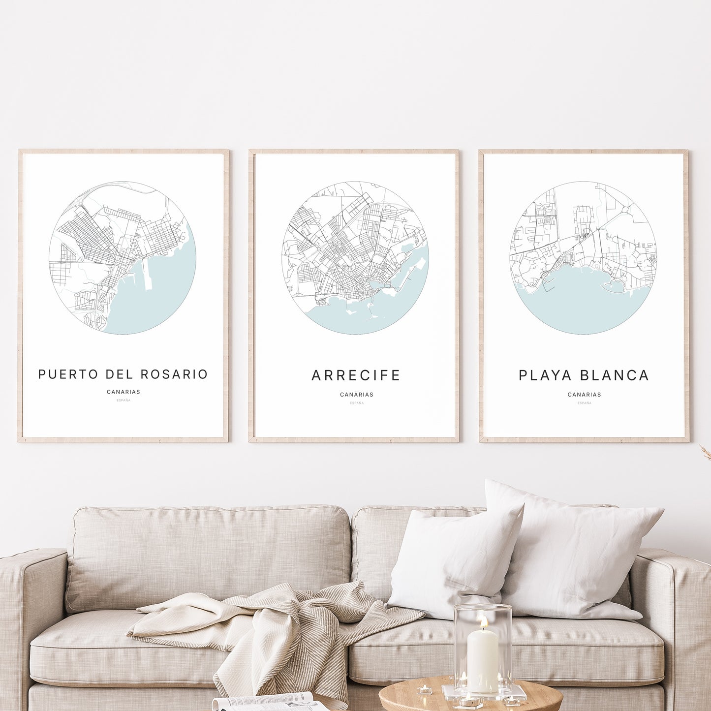 Trio d'affiches d'Arrecife, Puerto del Rosario et Playa Blanca dans un salon