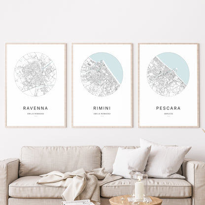 Trio di poster di Rimini, Ravenna e Pescara in un soggiorno.
