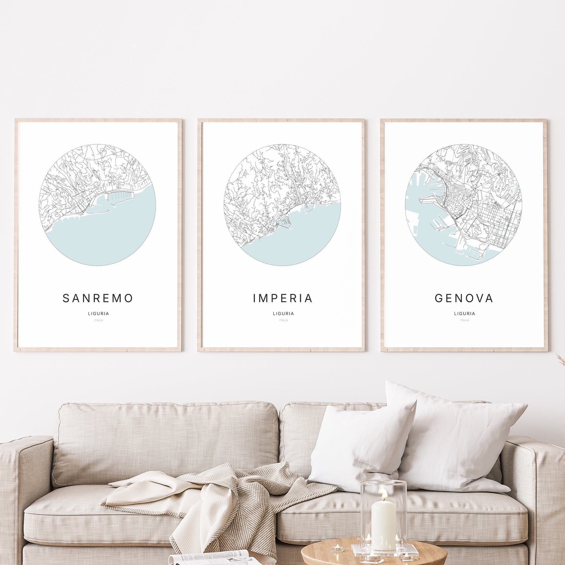 Trio d'affiches d'Imperia, Sanremo et Genova dans un salon.